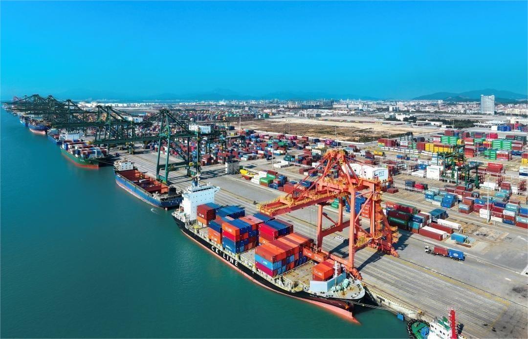 福州港首次跻身外贸亿吨大港